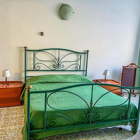 Bed & Breakfast La Terrazza Hotel ลาตินา ภายนอก รูปภาพ