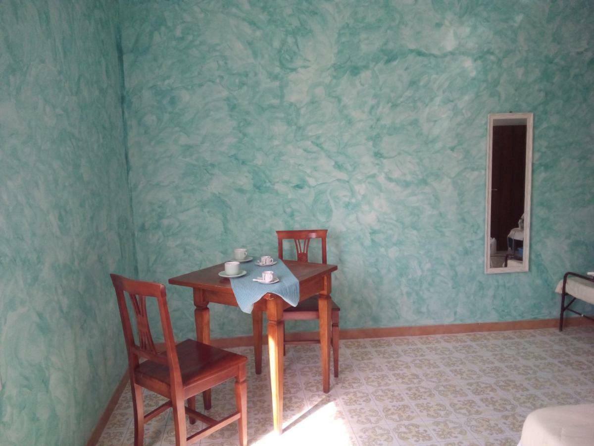 Bed & Breakfast La Terrazza Hotel ลาตินา ภายนอก รูปภาพ